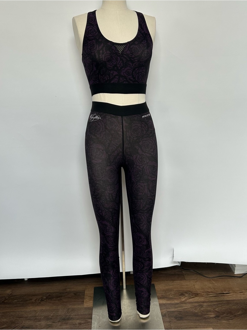 High-Rise Rose-Print Leggings in Black & Deep Purple